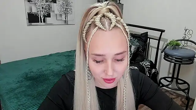 LinaTruly online show from 02-15-25, 08:56