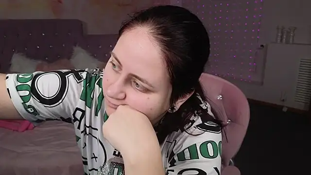 Ruby Rubarb online show from 01-25-25, 02:58