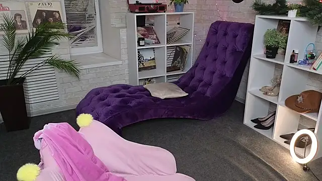 Ruby Rubarb online show from 02-14-25, 02:23