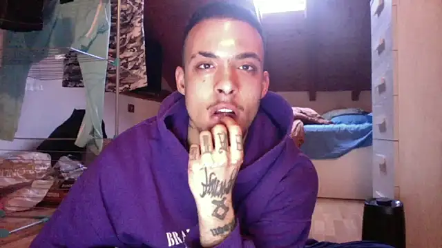 Snapshot of FTM98xxx chatting on 02-09-26, 04:16 FTM98xxx online show from 02-09-26, 04:16