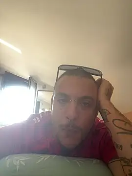 Snapshot of FTM98xxx chatting on 07-09-26, 03:33 FTM98xxx online show from 07-09-26, 03:33