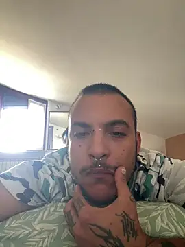 Snapshot of FTM98xxx chatting on 07-13-26, 10:25 FTM98xxx online show from 07-13-26, 10:25