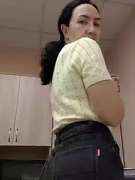 SweetBerryBella online show from 01-21-25, 06:11