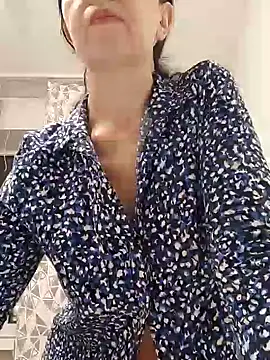 SweetBerryBella online show from 02-17-25, 04:28