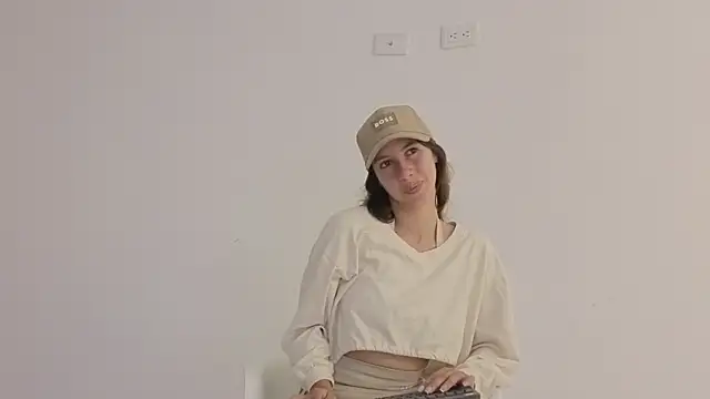 jolie lov online show from 11-07-25, 01:48