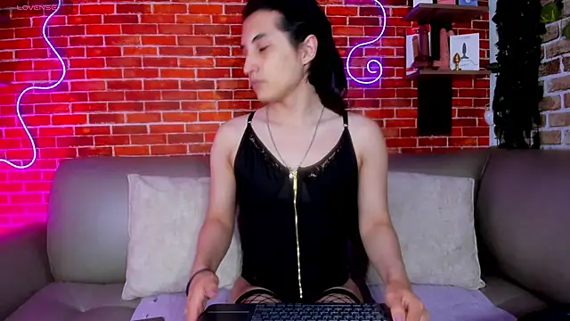 Snapshot of andy_angell1 chatting on 09-27-25, 01:17 andy angell1 online show from 09-27-25, 01:17