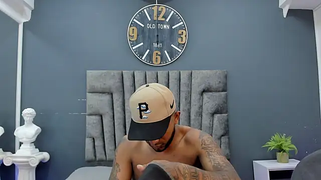 Robin Rief online show from 04-12-26, 08:01