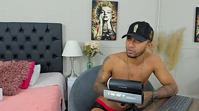 Robin Rief online show from 03-02-25, 03:34