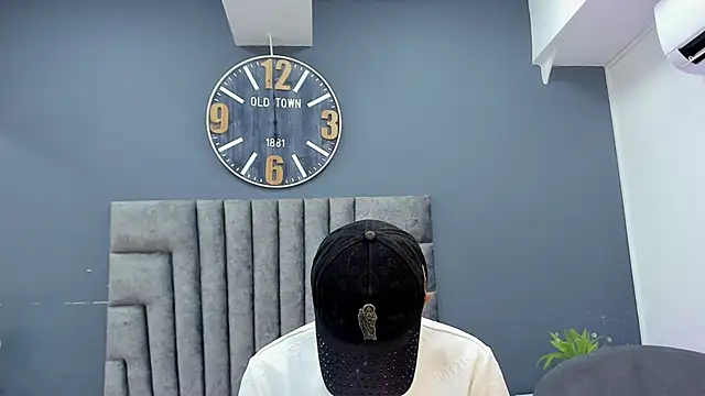 Robin Rief online show from 04-07-26, 07:37