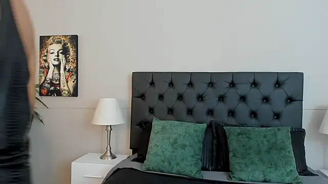 Robin Rief online show from 10-14-25, 03:40