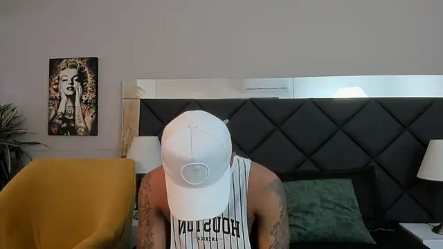 Robin Rief online show from 11-08-25, 03:32