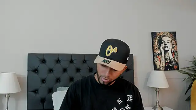 Robin Rief online show from 09-29-25, 03:24