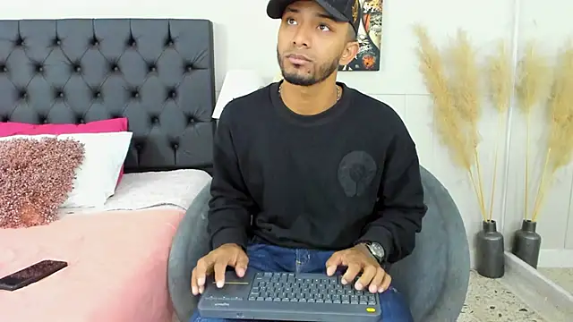 Robin Rief online show from 03-11-25, 03:36