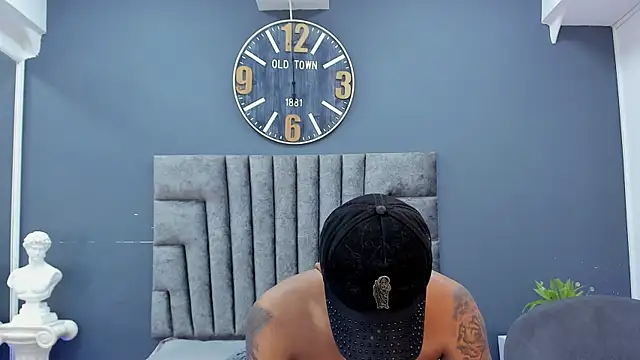 Robin Rief online show from 04-08-26, 07:37