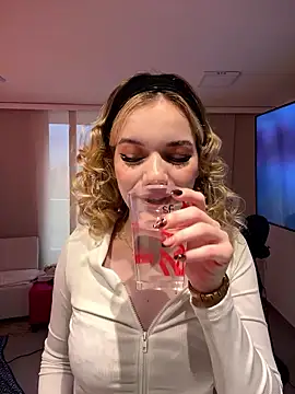 NicoleCut online show from 01-12-26, 11:28