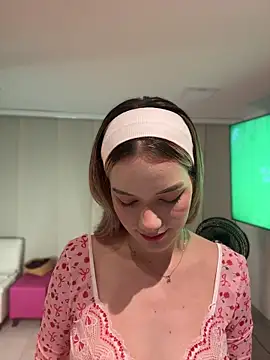 NicoleCut online show from 04-04-26, 10:22