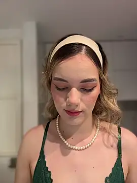 NicoleCut online show from 04-11-26, 09:57