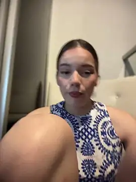 Snapshot of NicoleCut chatting on 07-01-26, 12:22 NicoleCut online show from 07-01-26, 12:22