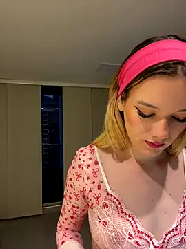 NicoleCut online show from 11-03-25, 10:41