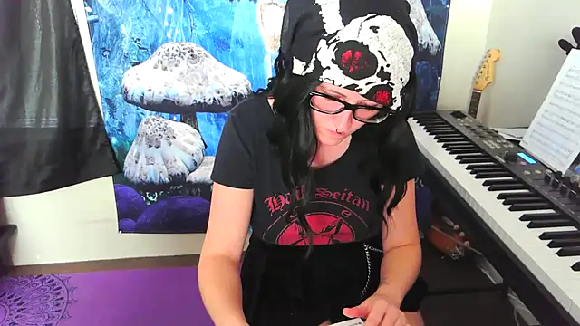  hellostormy  online show from 11-06-25, 05:17