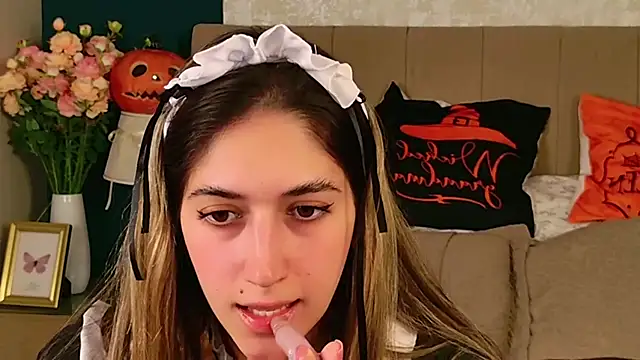 Teresa Stane online show from 10-29-25, 05:28