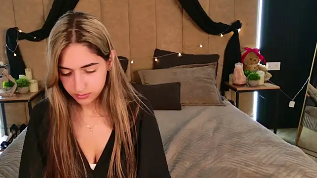 Teresa Stane online show from 03-19-25, 08:12