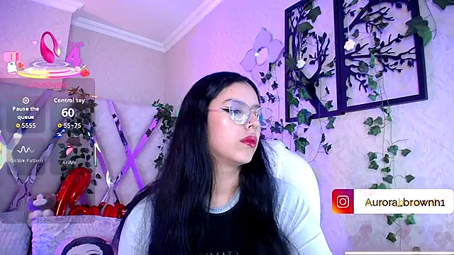 Aurora Brownn online show from 11-28-25, 04:34