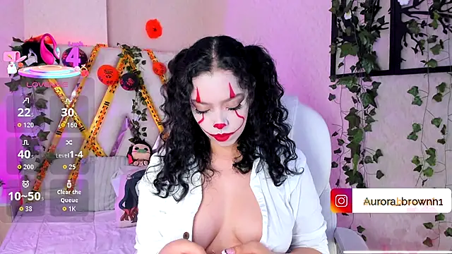 Aurora Brownn online show from 10-31-25, 05:26