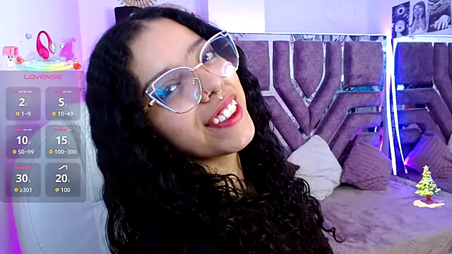 Aurora Brownn online show from 12-14-25, 04:08