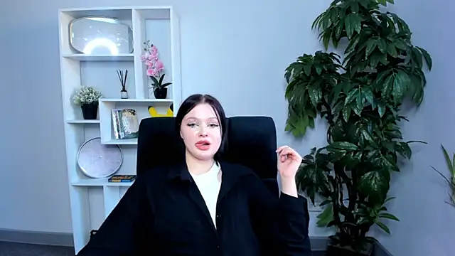 Snapshot of DoloresDias chatting on 10-08-25, 09:44 DoloresDias online show from 10-08-25, 09:44