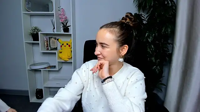 Snapshot of DoloresDias chatting on 10-25-25, 08:31 DoloresDias online show from 10-25-25, 08:31