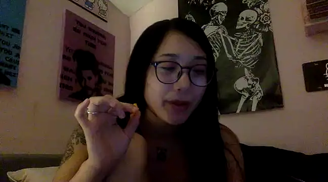 Snapshot of tokyobaby chatting on 12-17-24, 06:35 tokyobaby online show from 12-17-24, 06:35