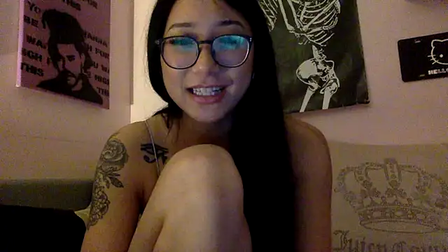 Snapshot of tokyobaby chatting on 12-12-24, 06:03 tokyobaby online show from 12-12-24, 06:03