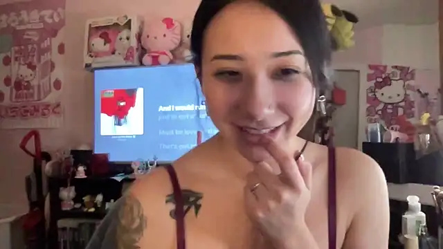 Snapshot of tokyobaby chatting on 12-17-24, 10:22 tokyobaby online show from 12-17-24, 10:22