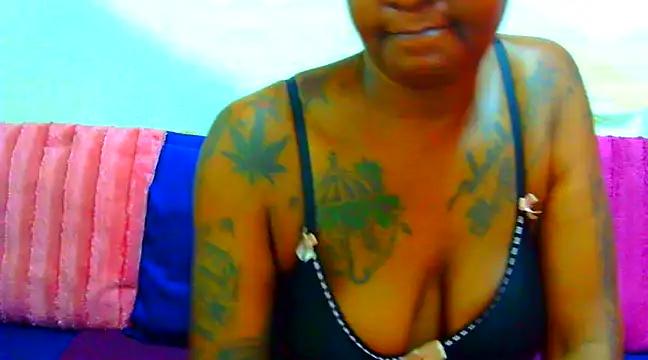 TattoedGoddessxx online show from 02-20-25, 09:44