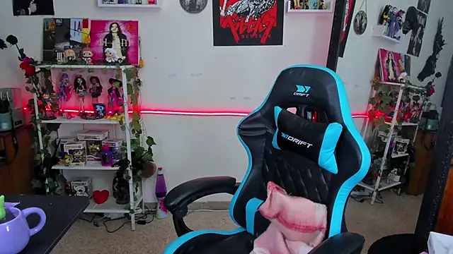 Snapshot of _sakae_ chatting on 11-20-25, 08:15 sakae online show from 11-20-25, 08:15