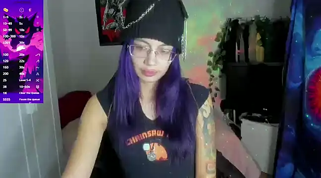Snapshot of _sakae_ chatting on 01-07-25, 10:52  sakae  online show from 01-07-25, 10:52
