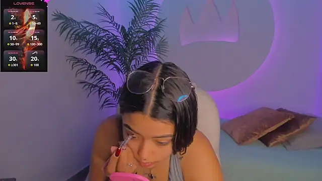 Ariana Pierce online show from 11-25-25, 12:38