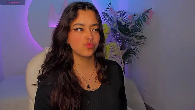Ariana Pierce online show from 10-31-25, 01:30