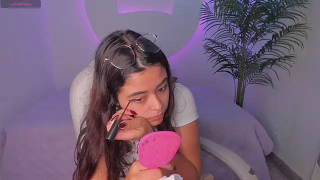 Ariana Pierce online show from 11-12-25, 12:20