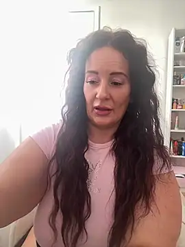 Snapshot of Engel_mia chatting on 07-18-26, 10:24 Engel mia online show from 07-18-26, 10:24