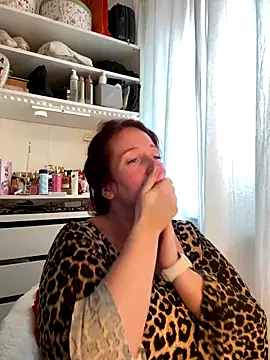 Engel mia online show from 10-18-25, 02:19