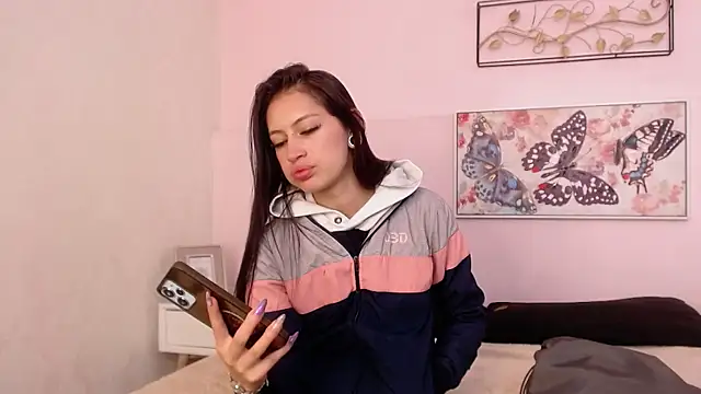 sara17  online show from 01-13-26, 08:13