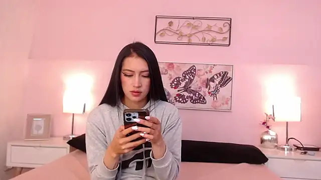 Snapshot of sara17_ chatting on 10-19-25, 01:41 sara17 online show from 10-19-25, 01:41