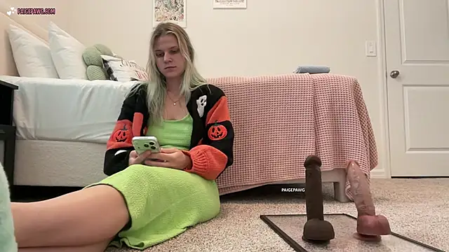 PaigePawg online show from 10-31-25, 03:52