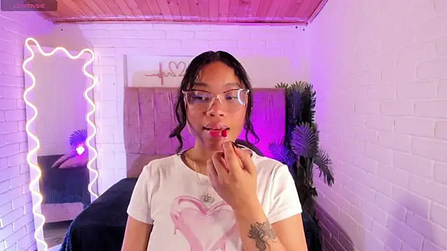 Snapshot of penelope_tay1 chatting on 10-03-25, 03:30 penelope tay1 online show from 10-03-25, 03:30