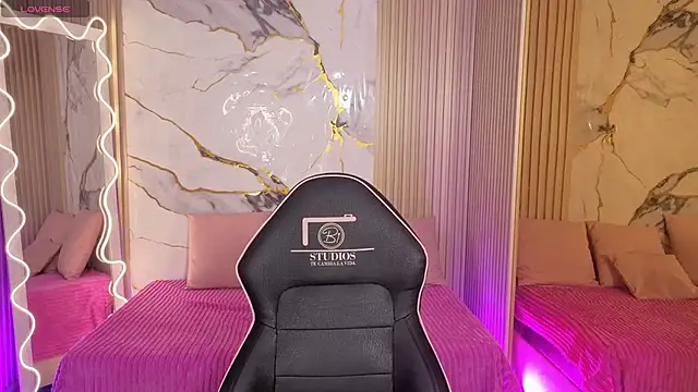 Snapshot of penelope_tay1 chatting on 04-16-26, 03:29 penelope tay1 online show from 04-16-26, 03:29