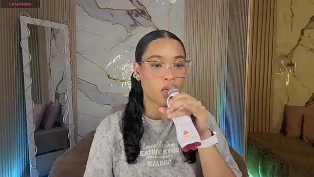 Snapshot of penelope_tay1 chatting on 04-17-26, 03:42 penelope tay1 online show from 04-17-26, 03:42