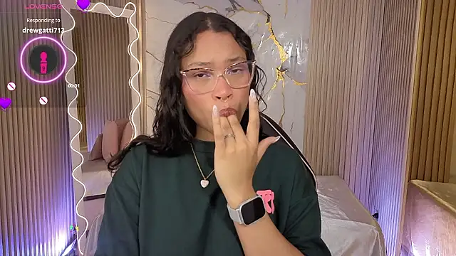 Snapshot of penelope_tay1 chatting on 03-15-26, 03:13 penelope tay1 online show from 03-15-26, 03:13