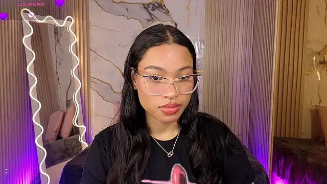 Snapshot of penelope_tay1 chatting on 03-28-26, 03:40 penelope tay1 online show from 03-28-26, 03:40